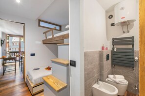 Standard Studio, Mountain View (Studio Valleverde 21D Ski In Ski Out) | Bathroom | Shower, hair dryer, towels, soap