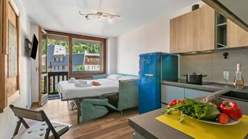 Réfrigérateur, four, plaque de cuisson, cafetiÚre/bouilloire