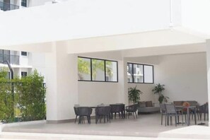 Outdoor dining - The resort with swimming pool, academy, barbecue area, sports (Punta Cana)