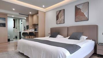 2 bedrooms, desk, WiFi, bed sheets