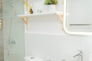 Shower, hair dryer, soap - Cana Sol House, Academy, Swimming Pool/Churrasqueira (Punta Cana)