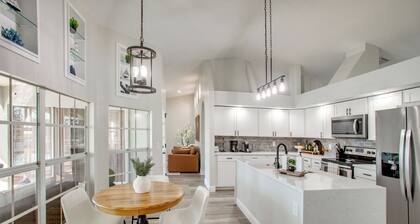 Lanai Lounging & Dockside Fun: Fort Myers Escape