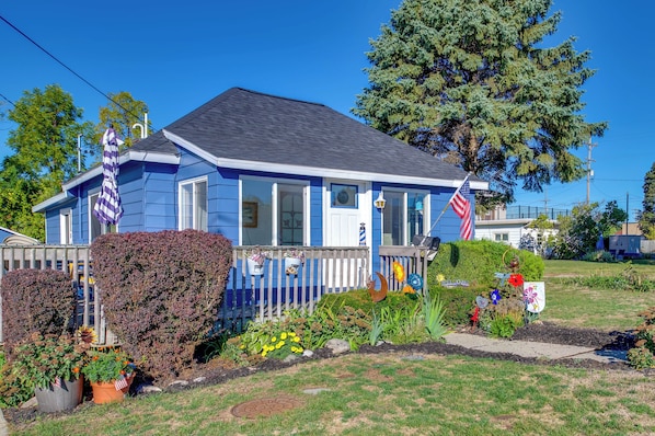 House (2 Bedrooms) | Interior - Deck w/ Views: Lakeside Spring Lake Cottage (Spring Lake)