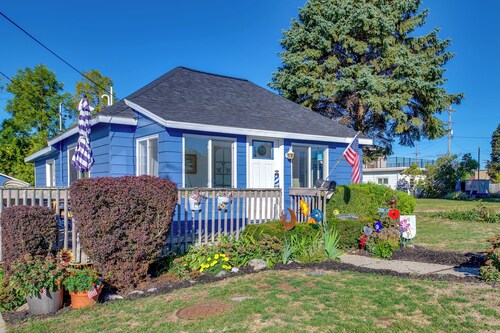 Deck w/ Views: Lakeside Spring Lake Cottage