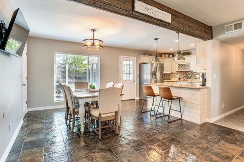 Suburban Home 9 Mi to Dtwn Denver: Outdoor Oasis!