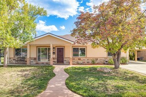 House (3 Bedrooms) | Interior - Suburban Home 9 Mi to Dtwn Denver: Outdoor Oasis! (Aurora)