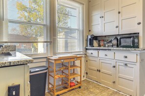 House (2 Bedrooms) | Interior - Urban Retreat 1 Mi to Riverfront! Detroit Duplex (Detroit)