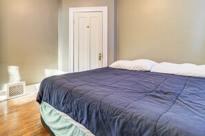 House (2 Bedrooms) | Interior - Urban Retreat 1 Mi to Riverfront! Detroit Duplex (Detroit)