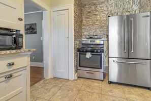 House (2 Bedrooms) | Interior - Urban Retreat 1 Mi to Riverfront! Detroit Duplex (Detroit)