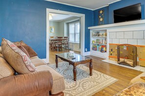 House (2 Bedrooms) | Interior - Urban Retreat 1 Mi to Riverfront! Detroit Duplex (Detroit)