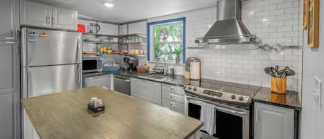 House (2 Bedrooms) | Interior