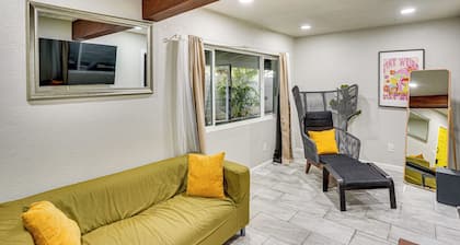Explore LA & Long Beach: Compton Condo w/ Patio