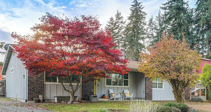Port Angeles Abode w/ Yard & Guest House!