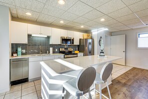 Interior - Between Restaurant & Brewery! Chic Perrysburg Apt (Perrysburg)