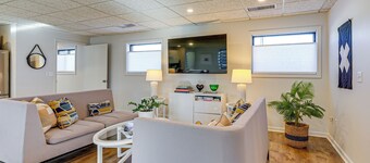 Between Restaurant & Brewery! Chic Perrysburg Apt