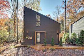 Apartment (2 Bedrooms) | Interior - Ultimate Relaxation & Adventure: Home Near Brevard (Pisgah Forest)