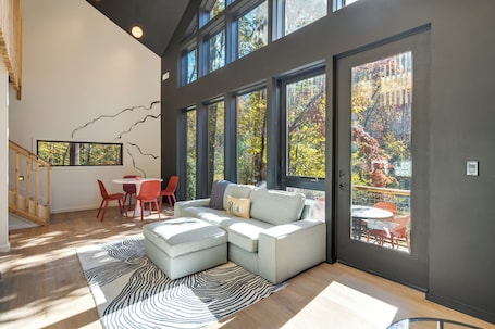 Apartment (2 Bedrooms) | Interior. Ultimate Relaxation & Adventure: Home Near Brevard