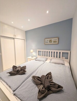 2 chambres, fer et planche à repasser, Wi-Fi, draps fournis