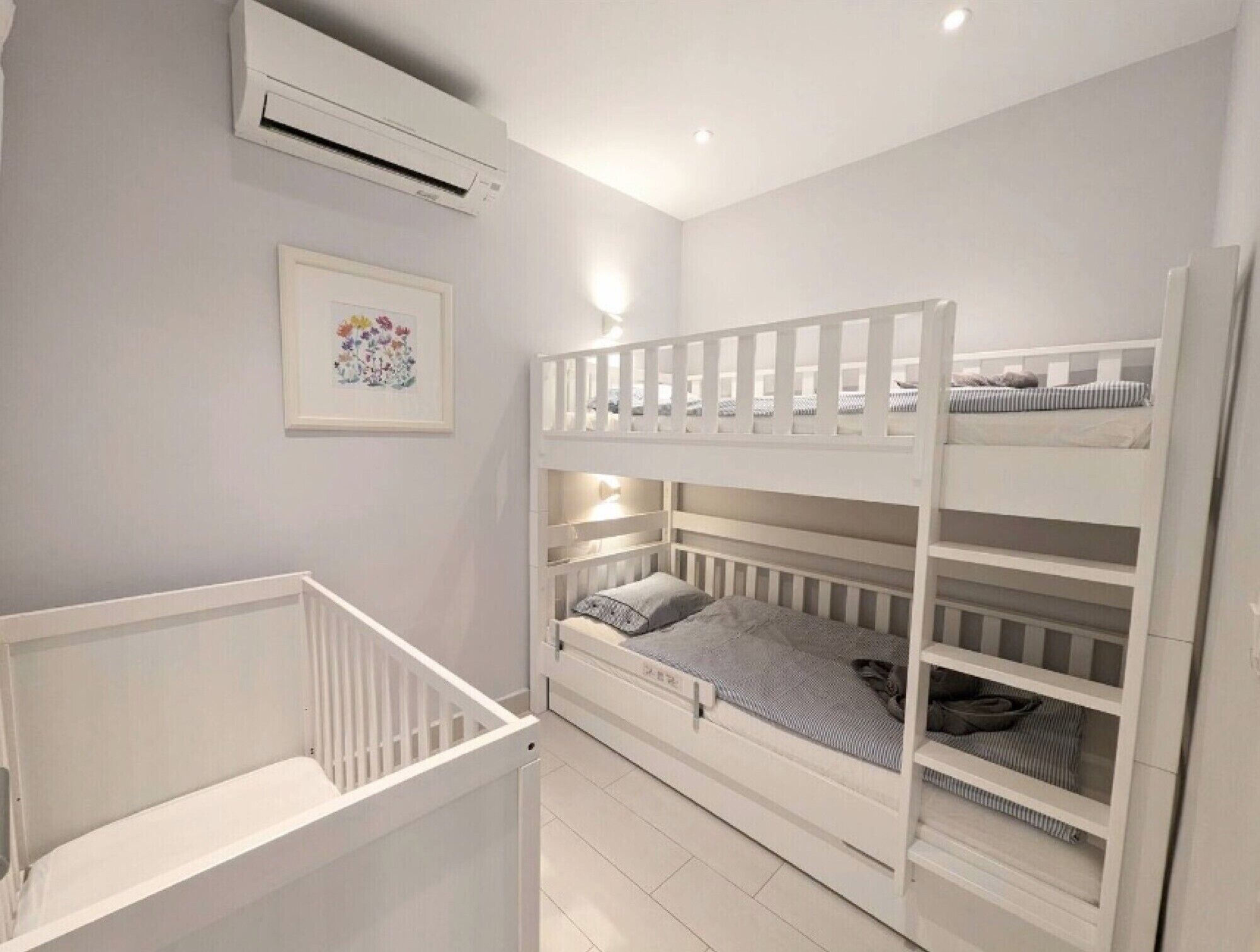 2 habitaciones, tabla de planchar con plancha, wifi y ropa de cama 