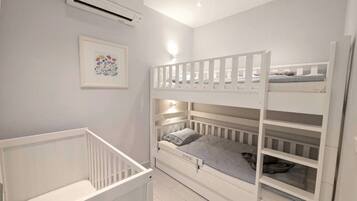2 habitaciones, tabla de planchar con plancha, wifi y ropa de cama