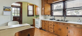 1 Mi to Downtown Dubuque! Spacious Home