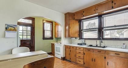 1 Mi to Downtown Dubuque! Spacious Home