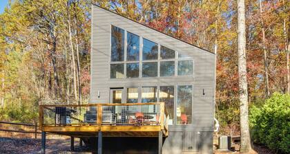 4 Mi to Dtwn Brevard: Modern Pisgah Forest Getaway