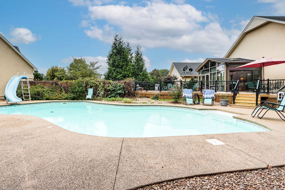 Near Hiking & Biking: Pet-friendly Rogers Getaway! - Little Flock, AR