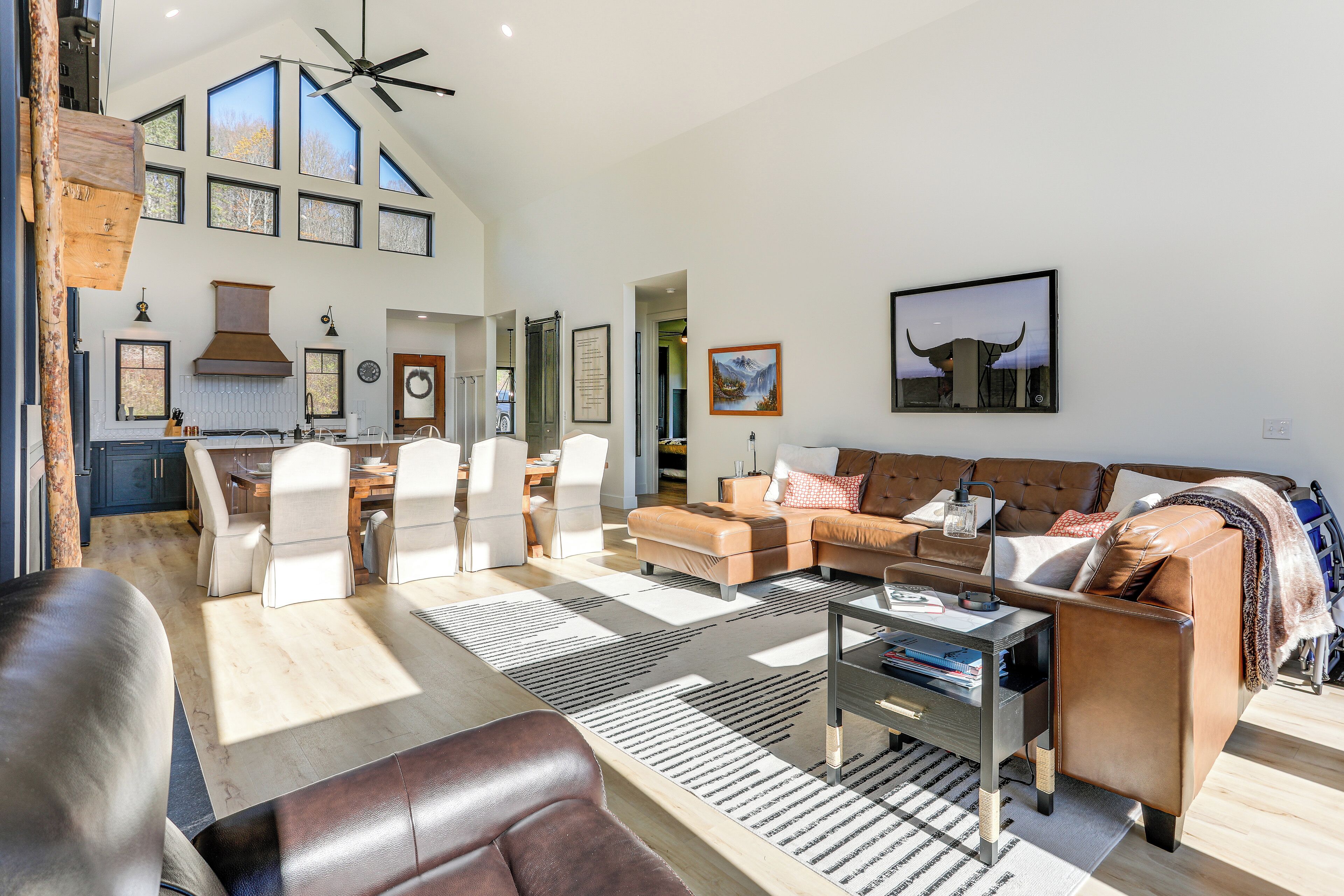 House (5 Bedrooms) | Interior