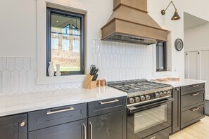 Talo (5 Bedrooms) | Sisätilat