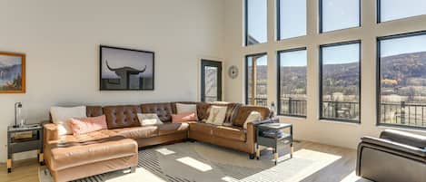 House (5 Bedrooms) | Interior