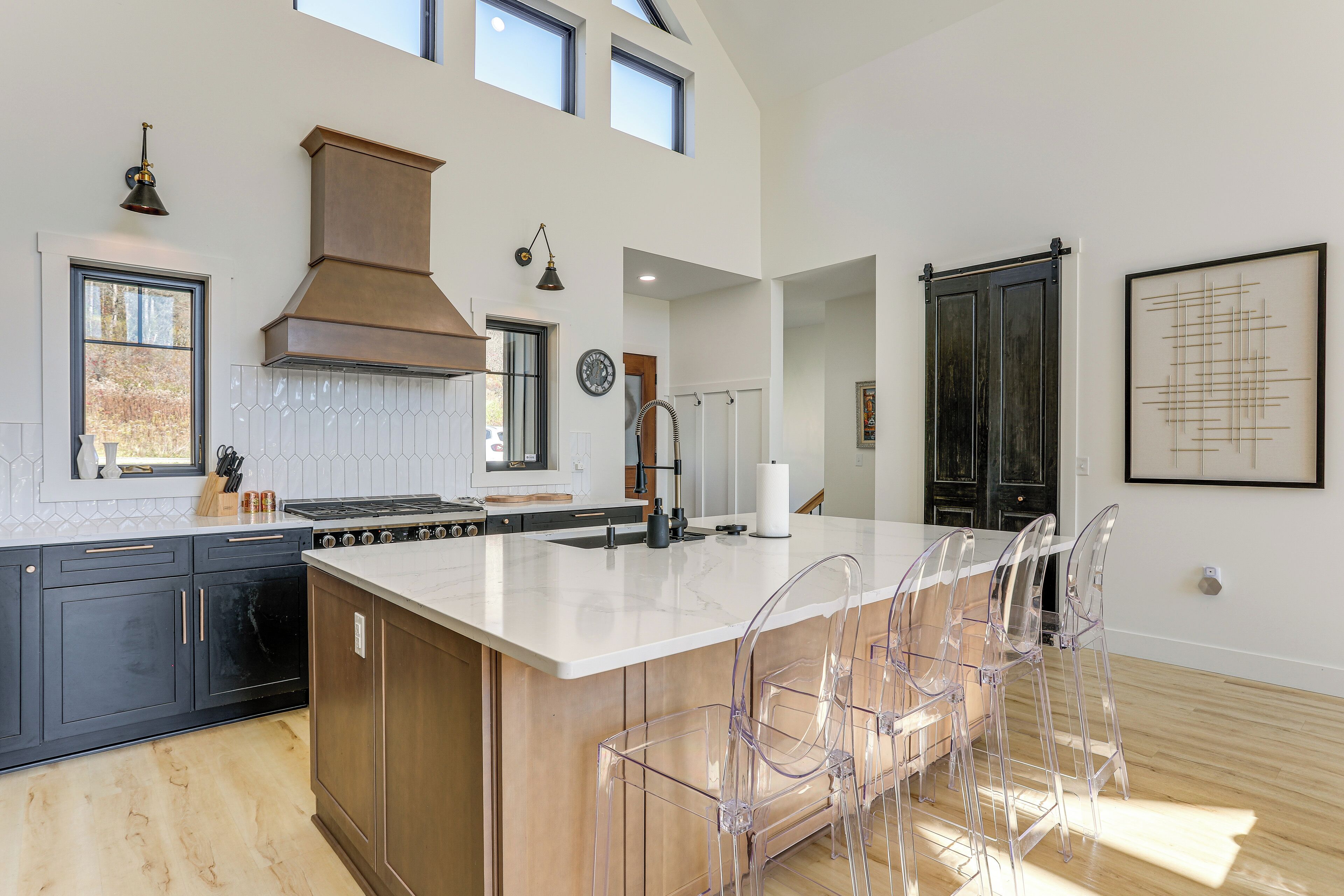 House (5 Bedrooms) | Interior