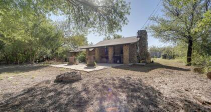 6 Mi to Laughlin Afb: Cozy Studio w/ Private Yard