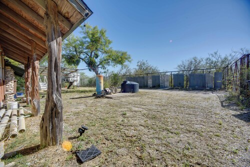 6 Mi to Laughlin Afb: Cozy Studio w/ Private Yard