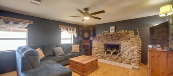 6 Mi to Laughlin Afb: Cozy Studio w/ Private Yard