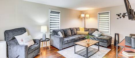 House (2 Bedrooms) | Depan hartanah