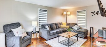 Cozy Home 4 Mi to YSU Campus: Penguins Welcome!