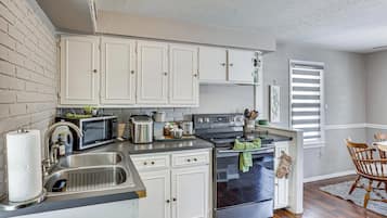 House (2 Bedrooms) | Interior