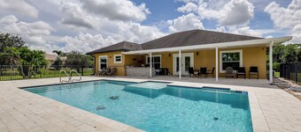 Outdoor Kitchen & Patio: Loxahatchee Oasis!