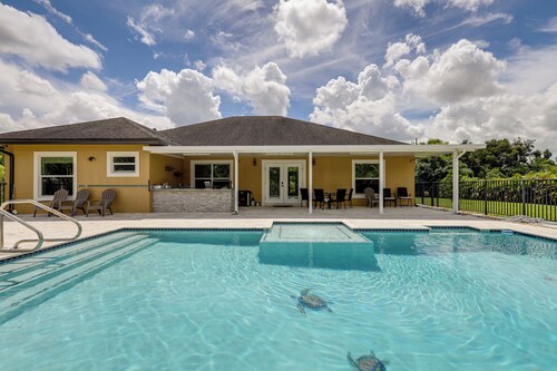Outdoor Kitchen & Patio: Loxahatchee Oasis!