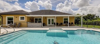 Outdoor Kitchen & Patio: Loxahatchee Oasis!