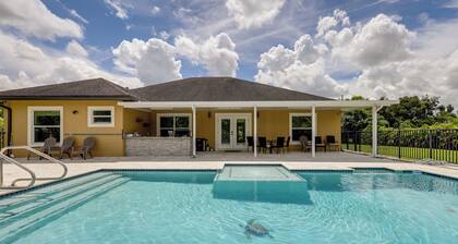 Outdoor Kitchen & Patio: Loxahatchee Oasis!