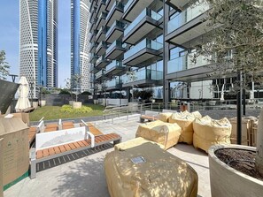 Terrace/patio - Modern 1 Bedroom l City Views l Prime Location (Business Bay)