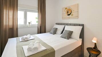 2 bedrooms, in-room safe, iron/ironing board, free WiFi