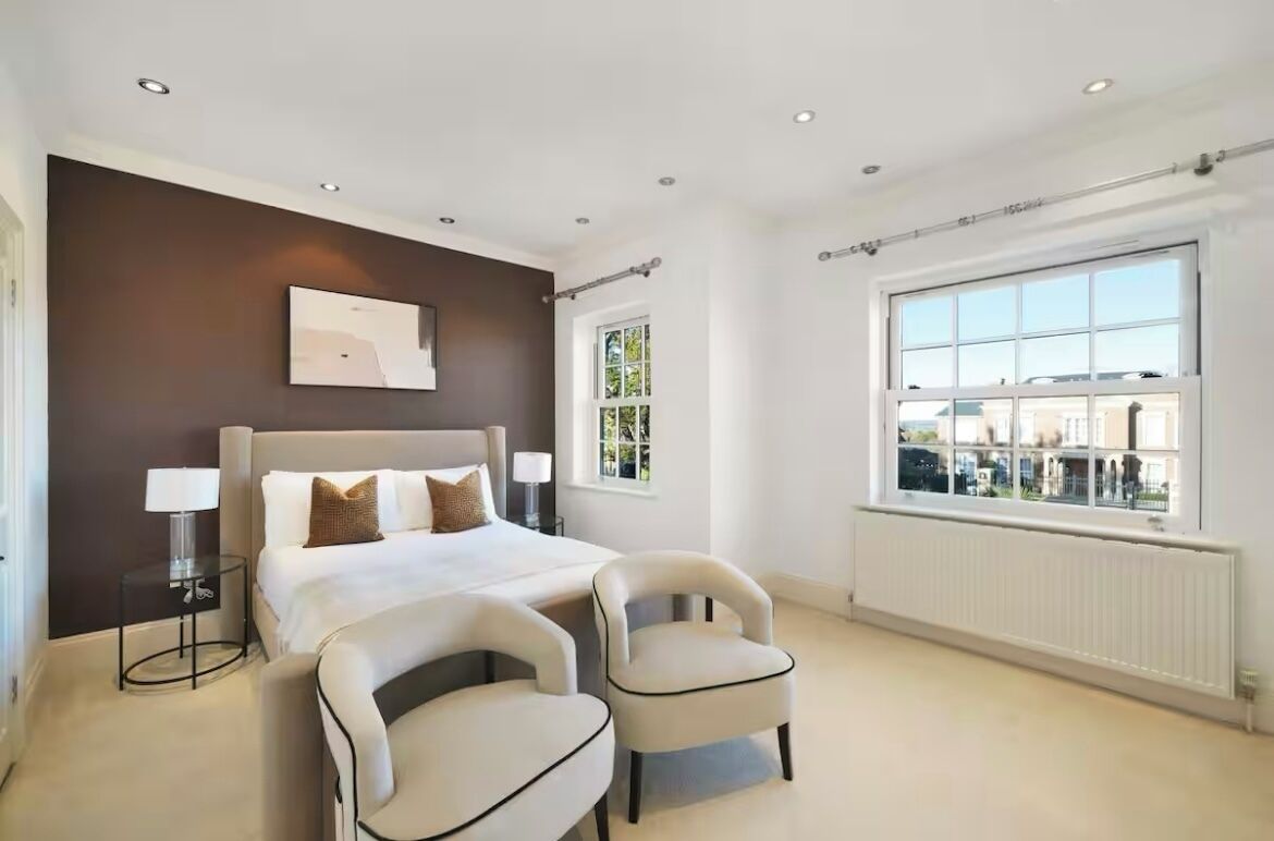 8 bedrooms, iron/ironing board, WiFi, bed sheets