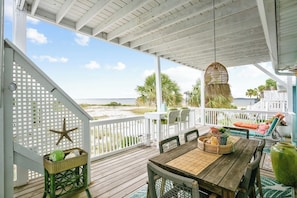 Outdoor dining - Waves and Whispers Retreat (Navarre)