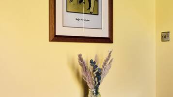 Suite, 1 King Bed, Non Smoking, Bathtub | Living area