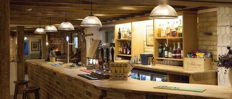 Petit déjeuner, déjeuner et dîner servis sur place