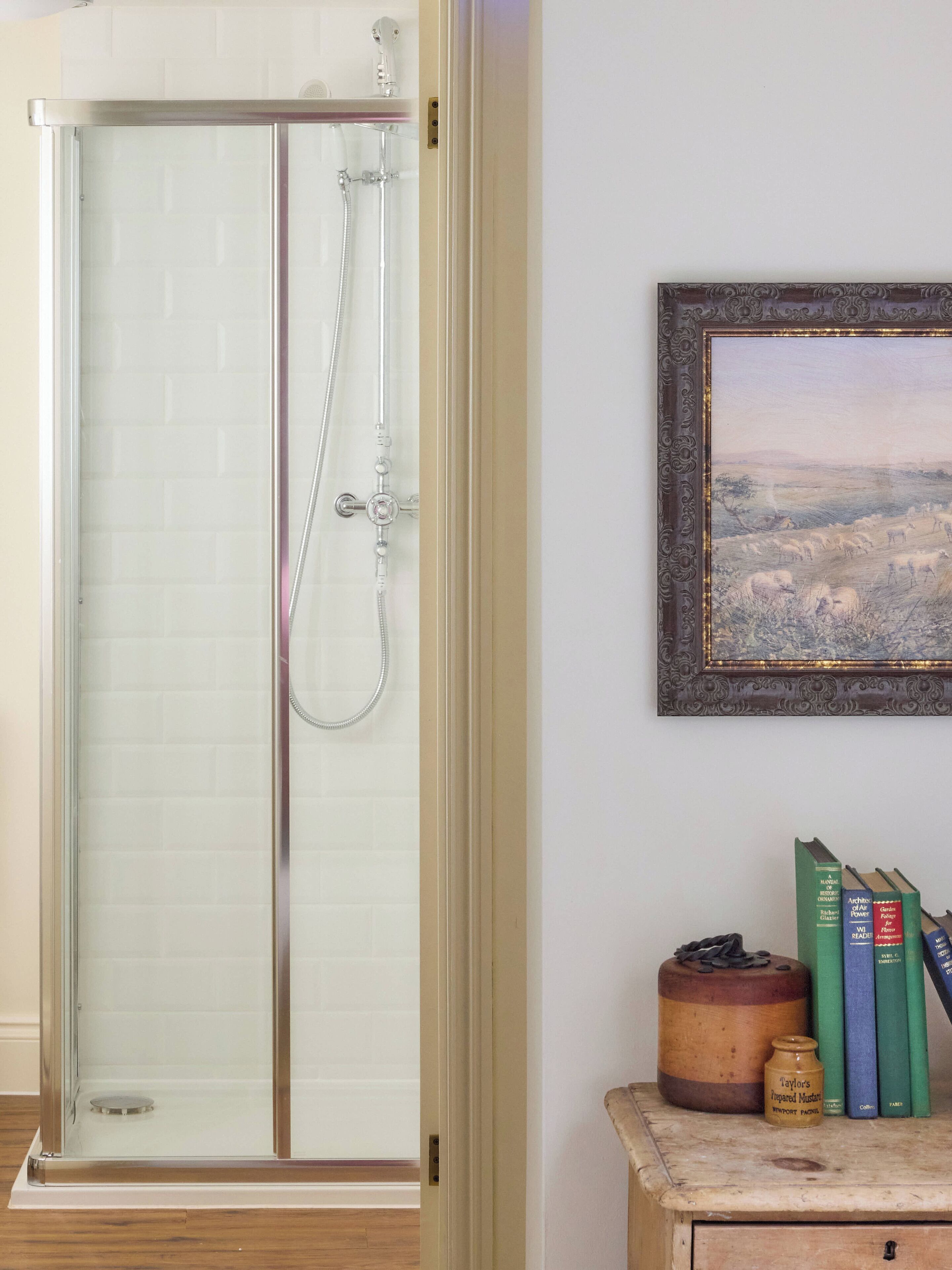 Suite, 1 King Bed, Non Smoking, Pets Allowed | Bathroom | Hair dryer, towels, soap, shampoo