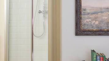 Suite, 1 King Bed, Non Smoking, Pets allowed | Bathroom